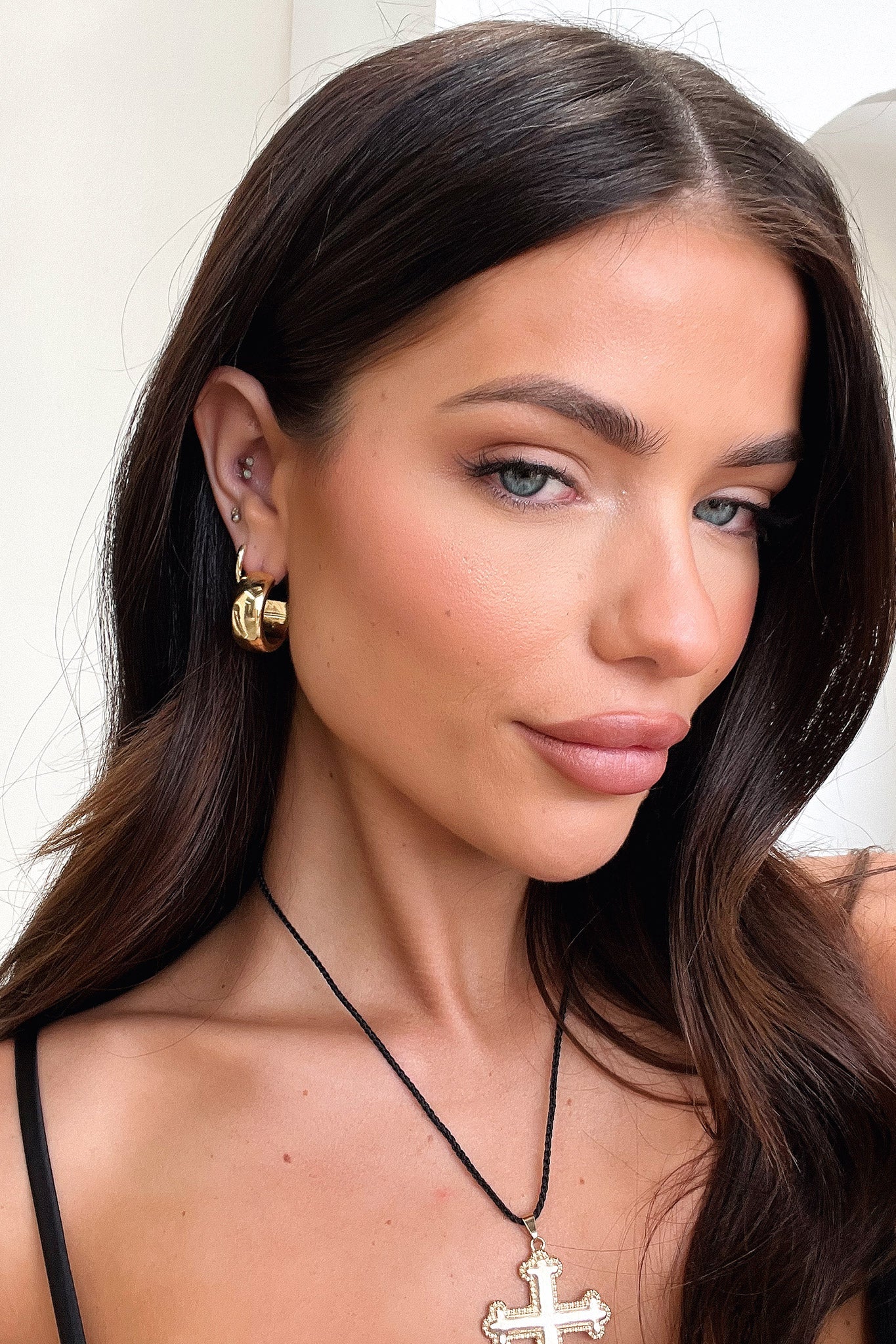 Akia Hoop Earrings - Gold - Image 5