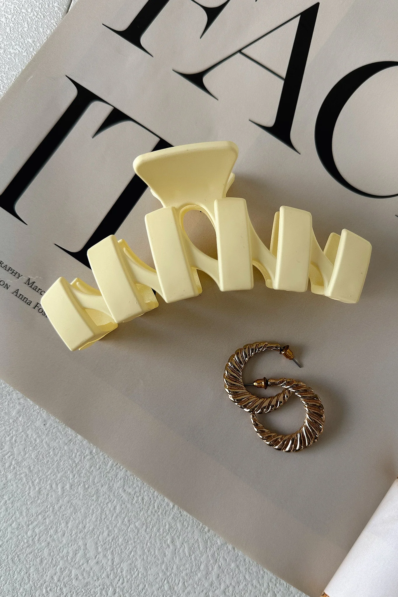 Issy Claw Clip - Yellow - Image 2