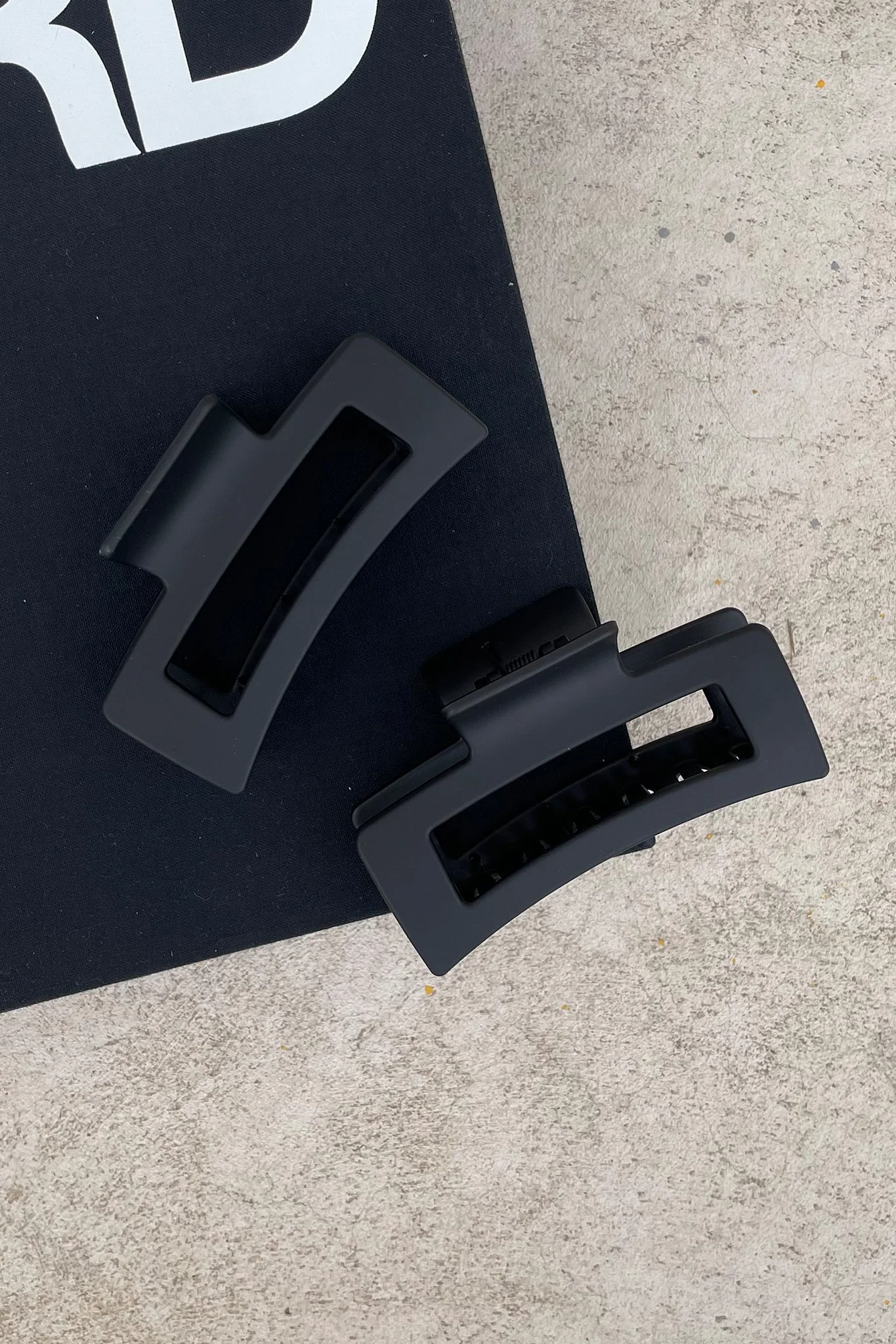 Mika Claw Clip - Black - Image 8