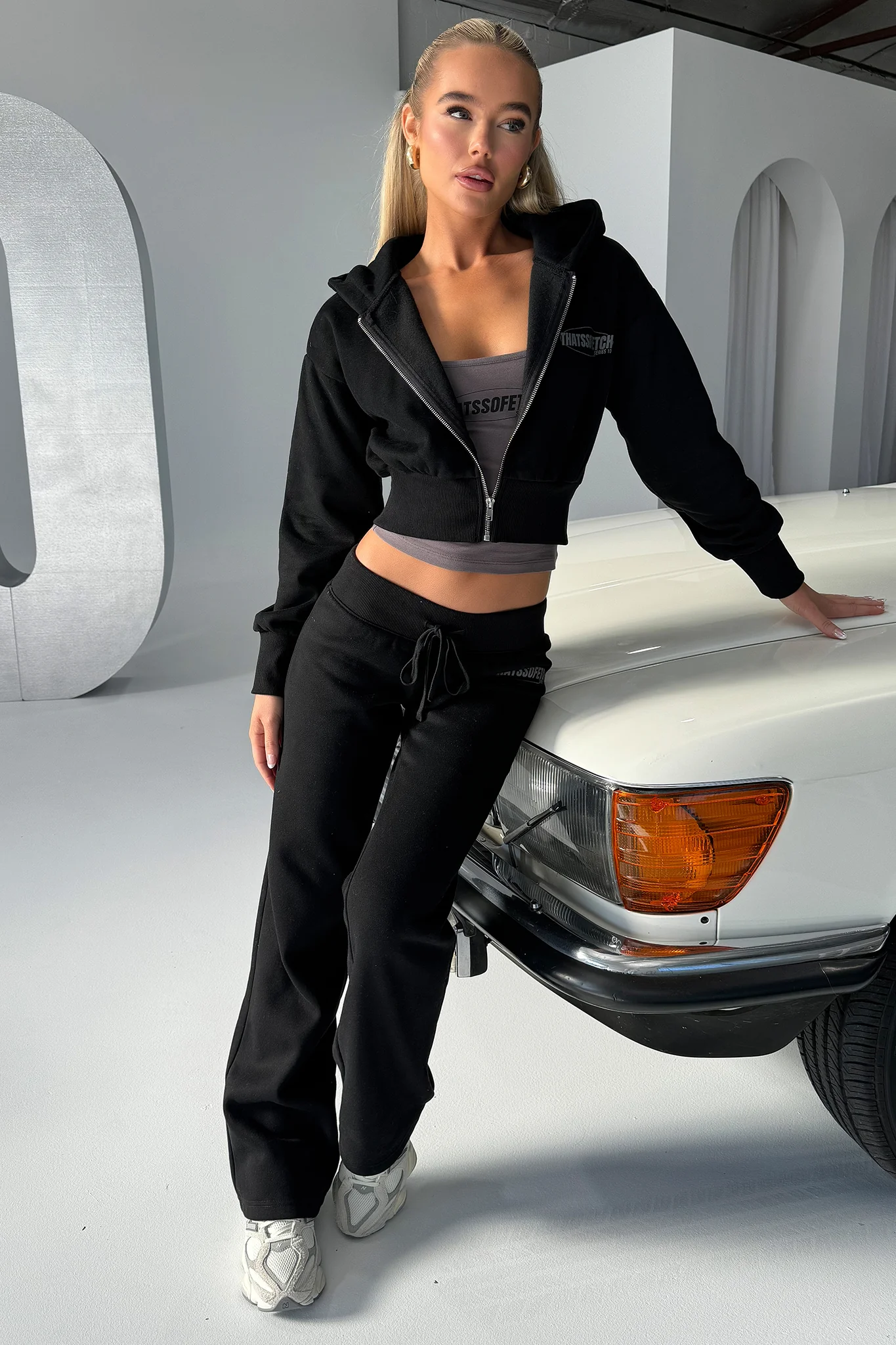 Series 10 Low Rise Sweatpants - Black - Image 4