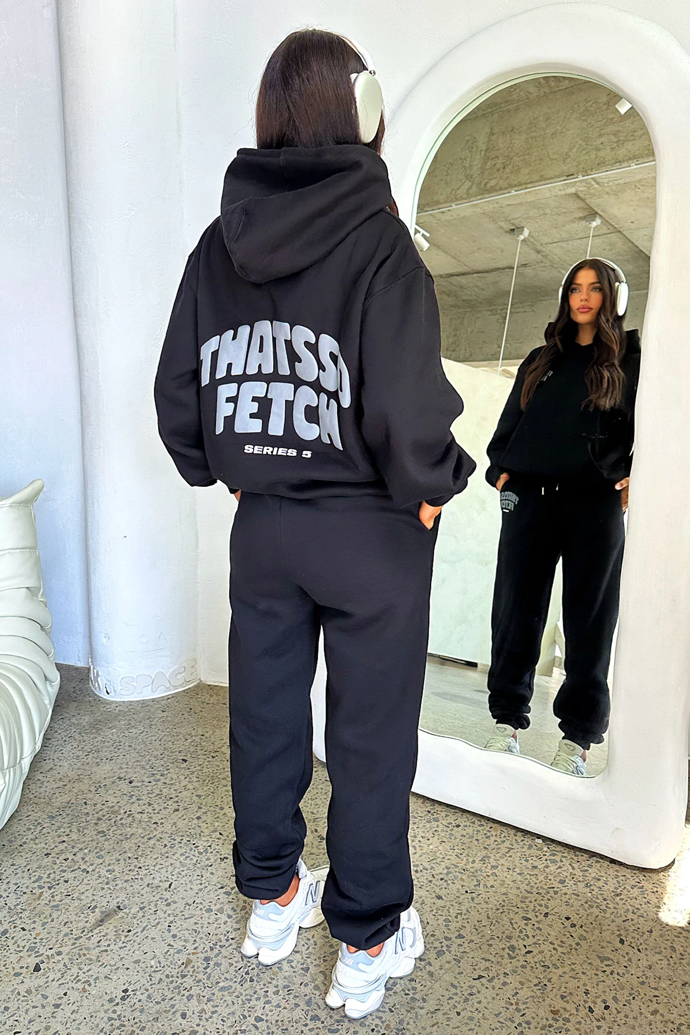 Series 5 Hoodie & Sweatpant Set - Black - Image 2