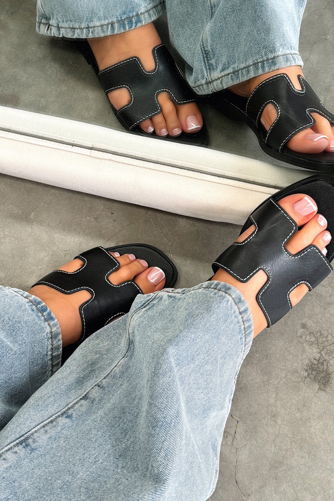 Valia Slides - Black - Image 5